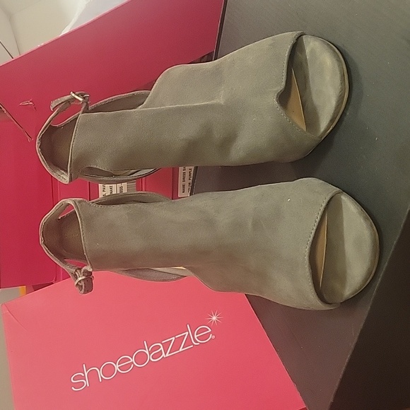 Christian Siriano Heels - Picture 2 of 3